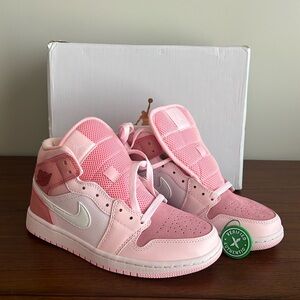 Nike Air Jordan 1 Mid in Cherry Blossom Pink